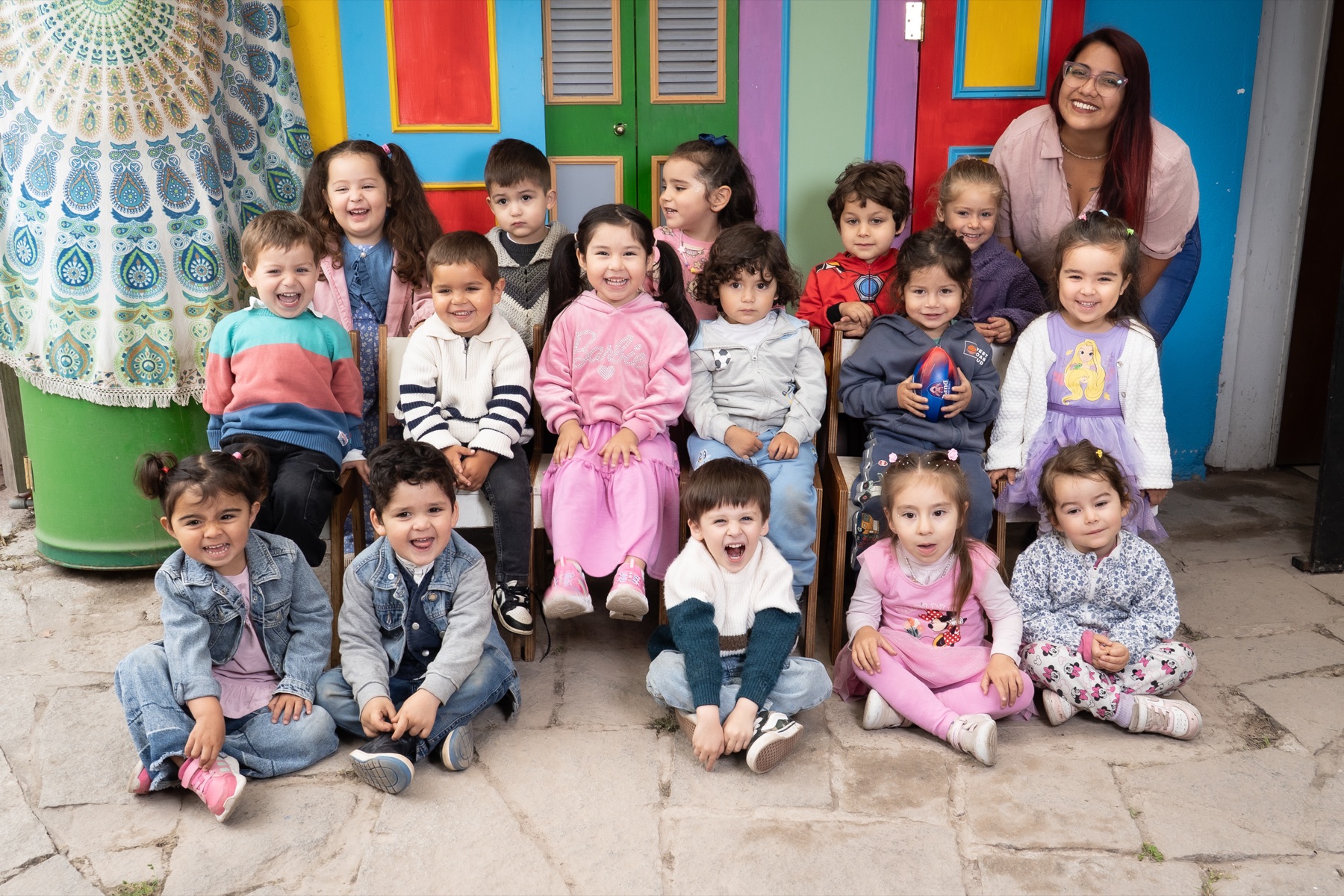 El grupo de Aula Luna con sus educadoras, 2025
